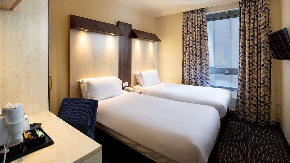 Royal National Hotel, Bedroom