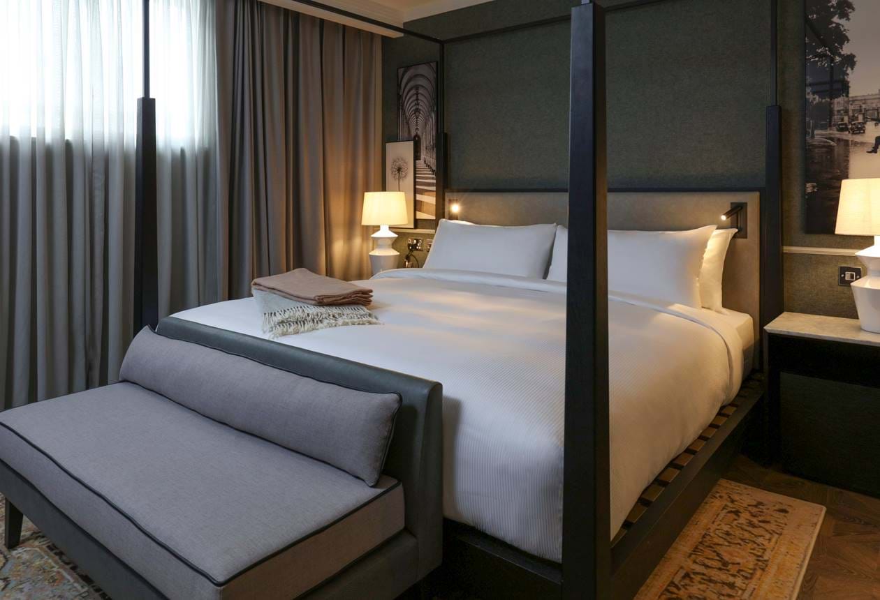 The Queens, Bedroom