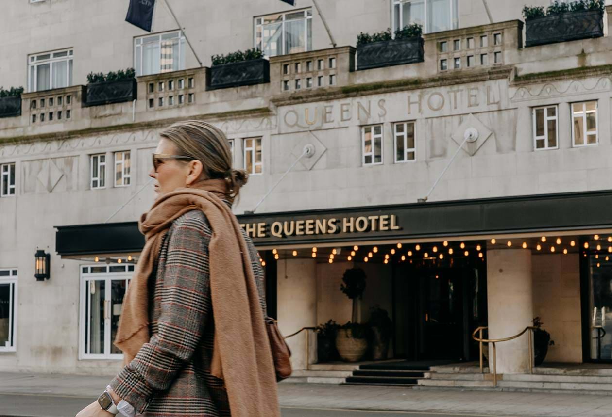The Queens, Exterior