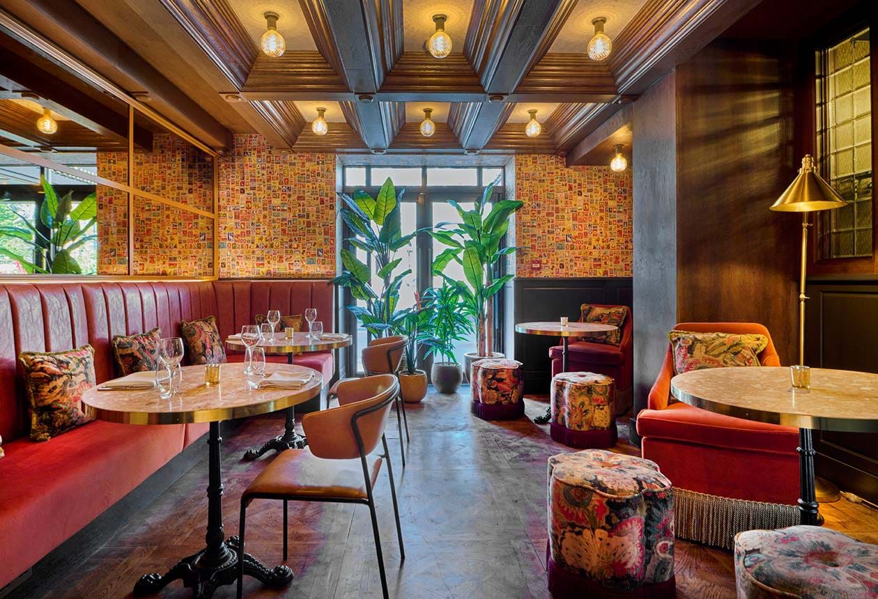 The Queens, Dining / restaurant