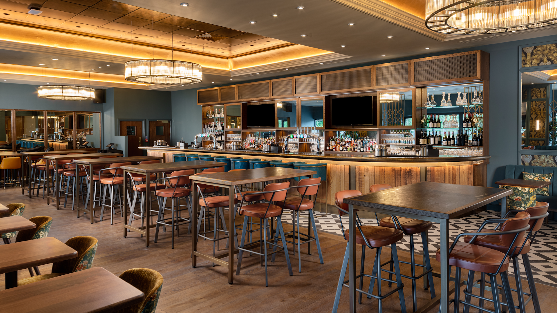 Hilton Birmingham Metropole, Dining / restaurant