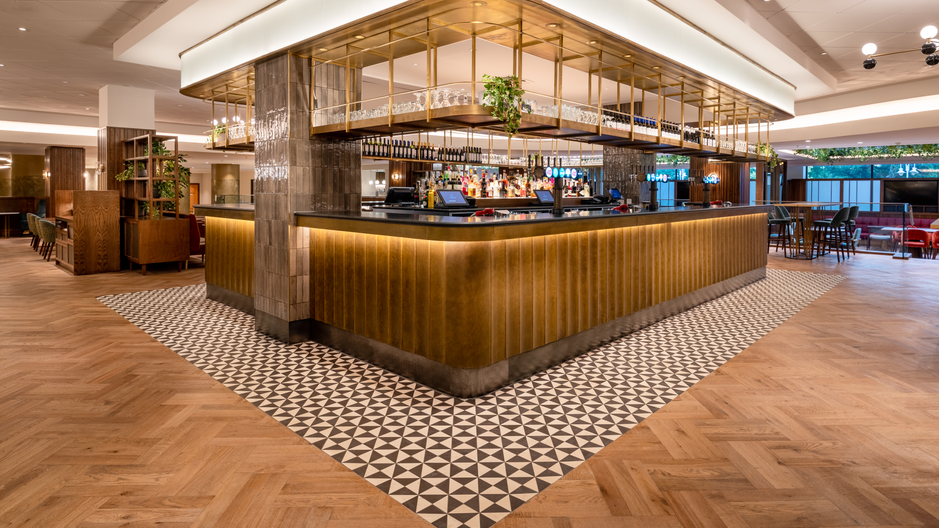 Hilton Birmingham Metropole, Bar