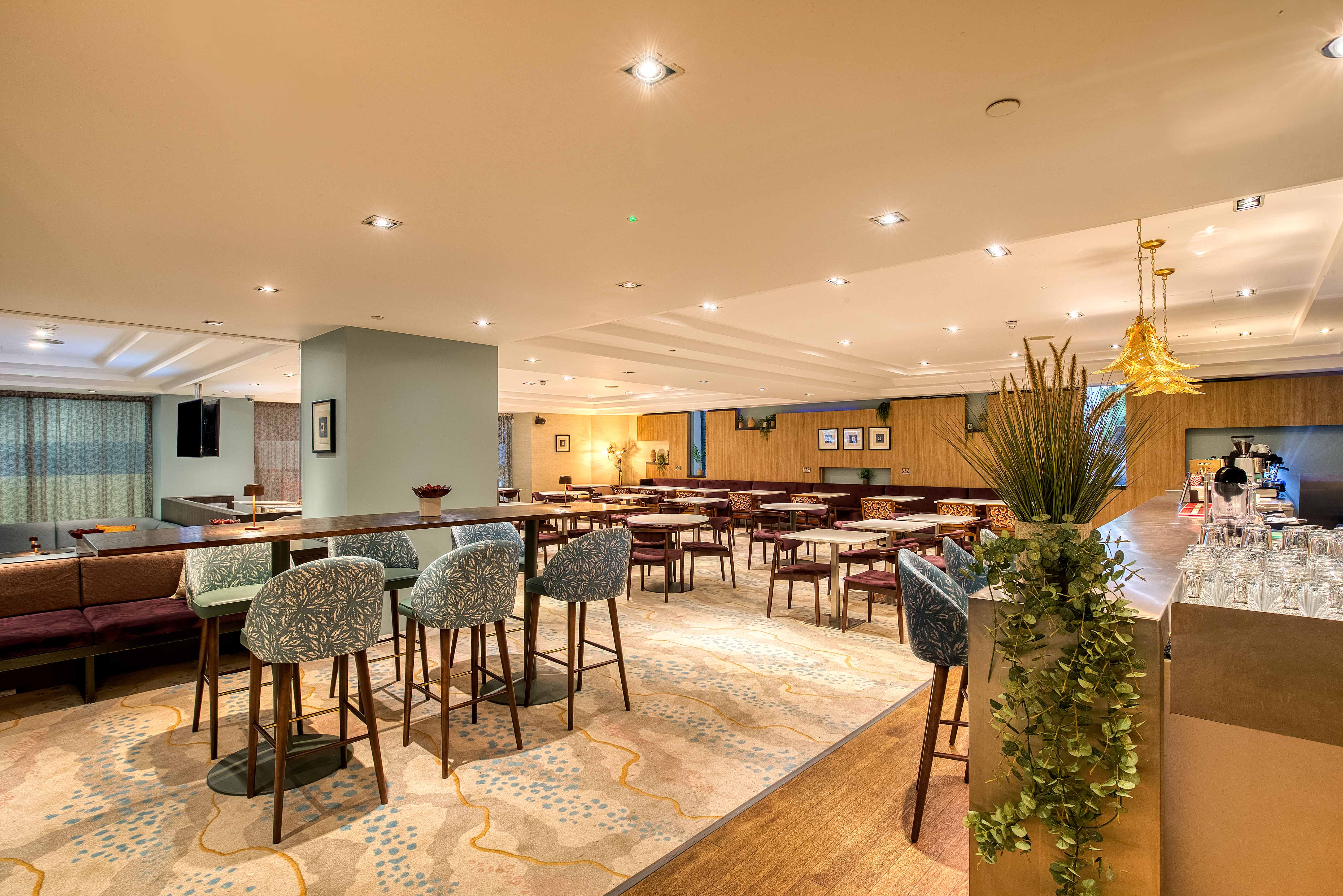 Hilton London Kensington, Bar