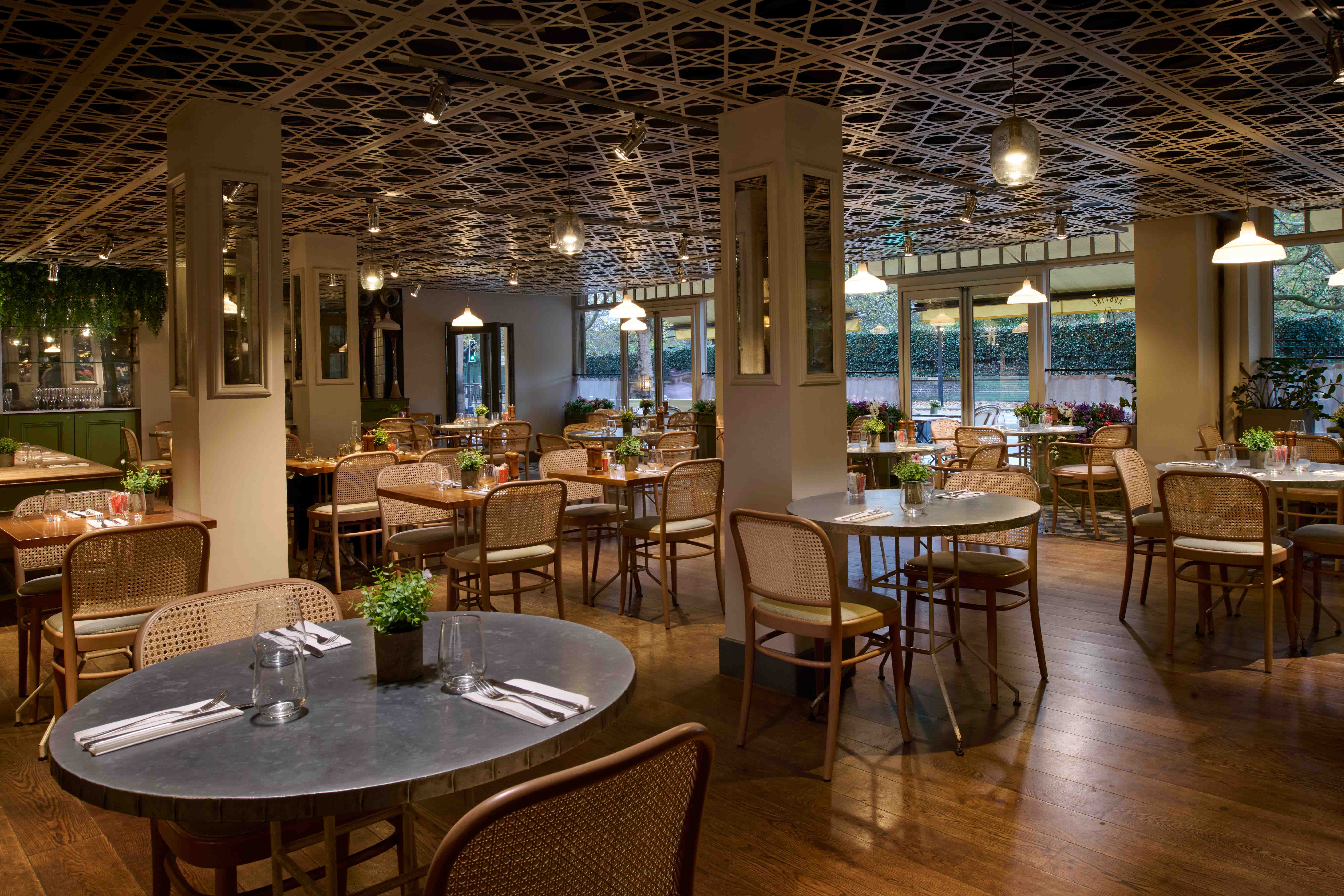 Hilton London Hyde Park, Dining / restaurant