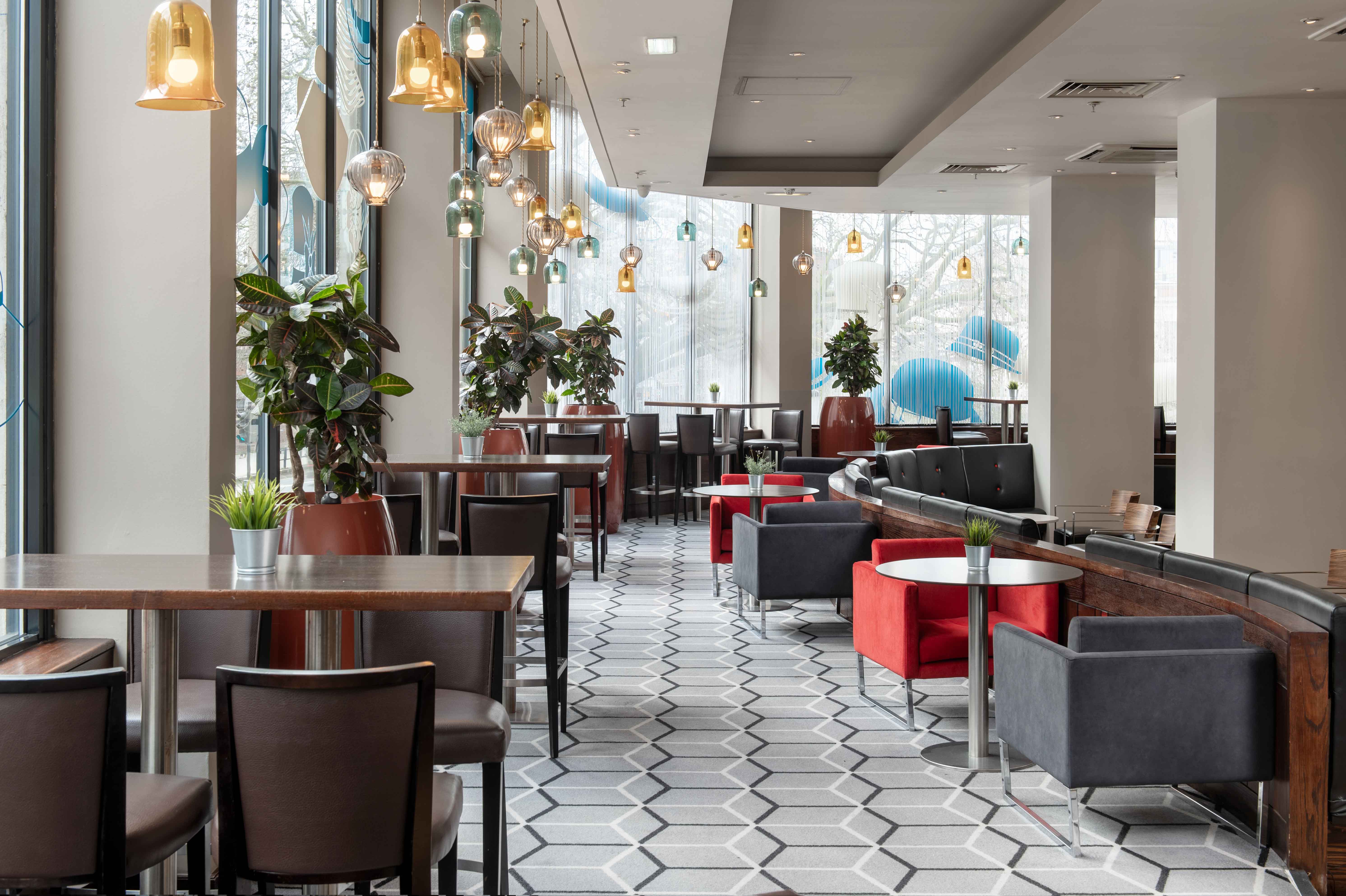 Hilton London Olympia, Bar