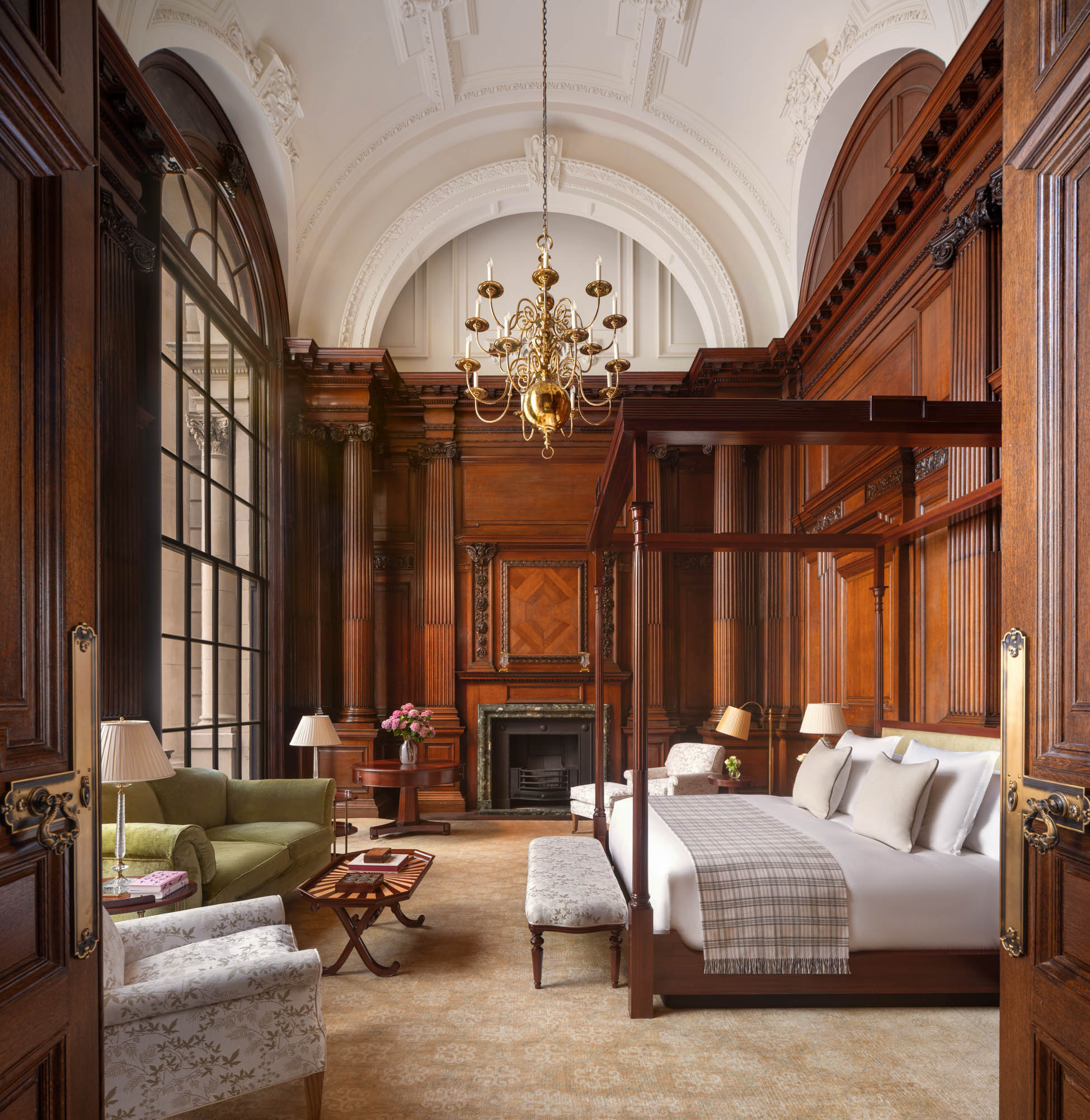 Raffles at the OWO, Bedroom