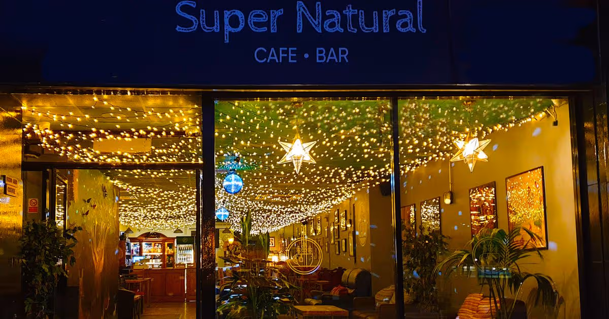 Super Natural Cafe, Exterior