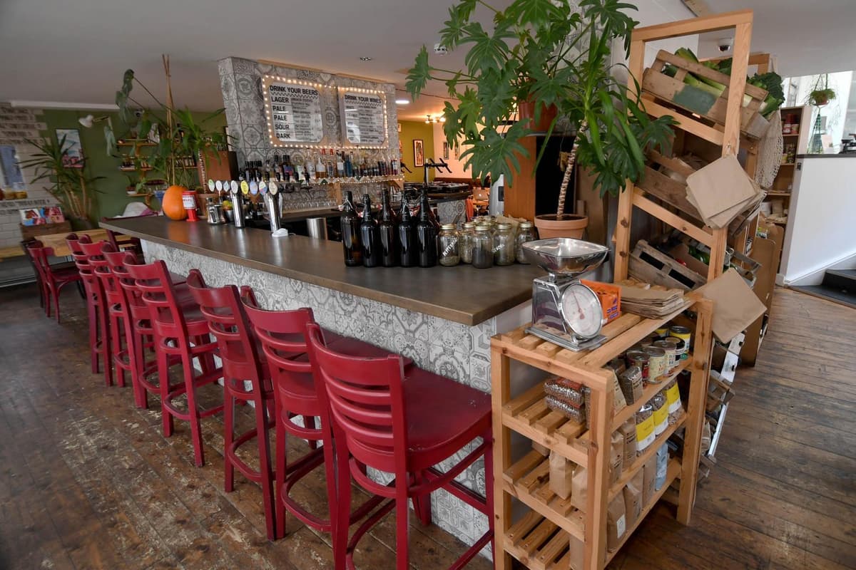 Eat your Greens, Dining / restaurant