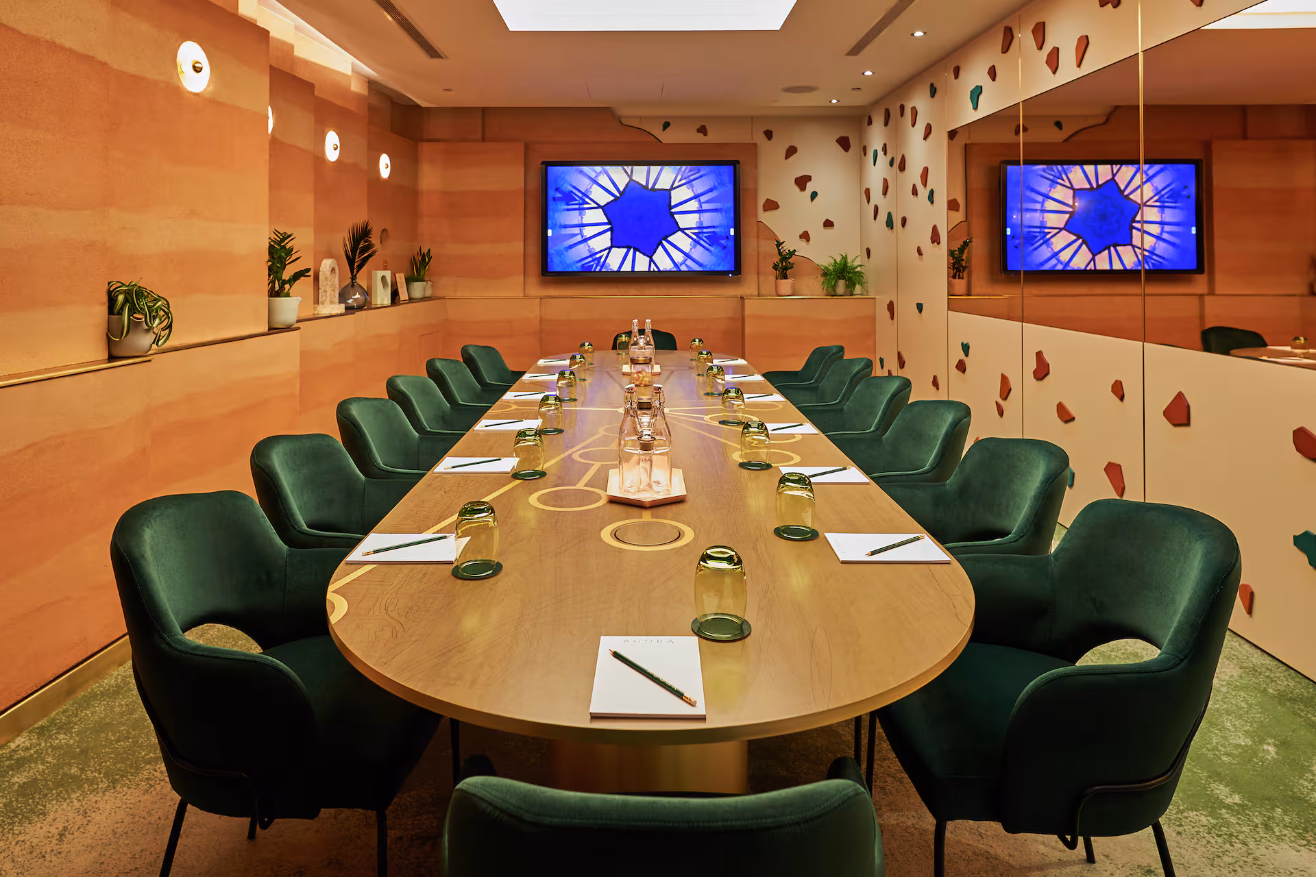 Hilton London Bankside, Agora