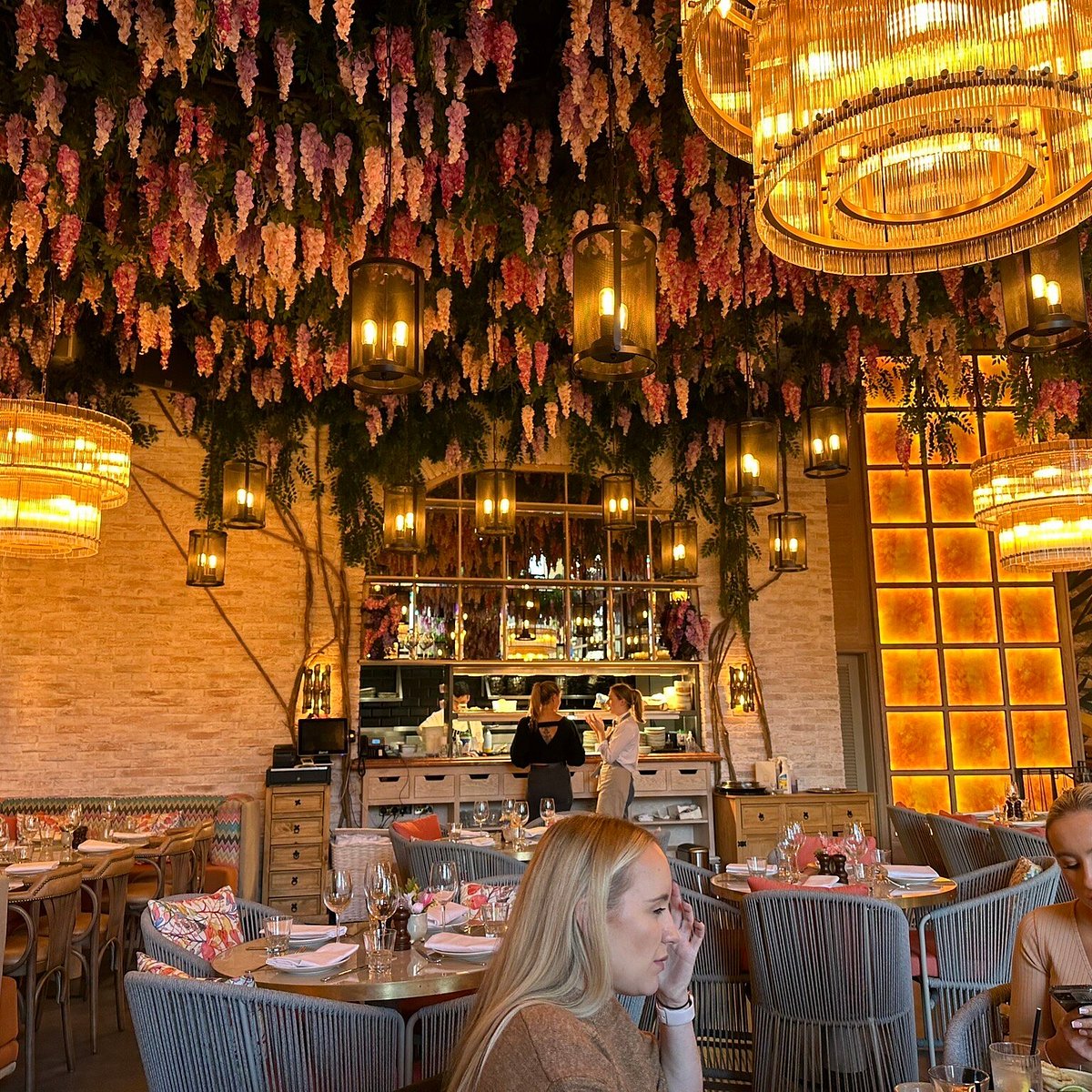 Victors Newcastle, Dining / restaurant