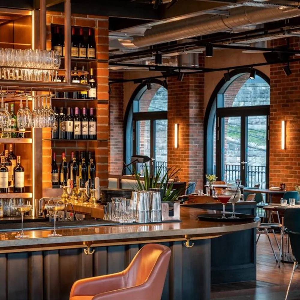 Cleaver & Wake, Bar