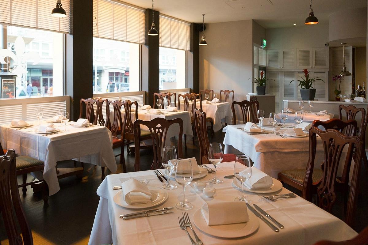 Calcutta Club, Dining / restaurant