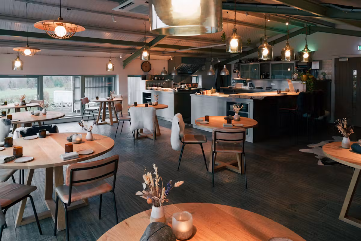 Pine, Dining / restaurant