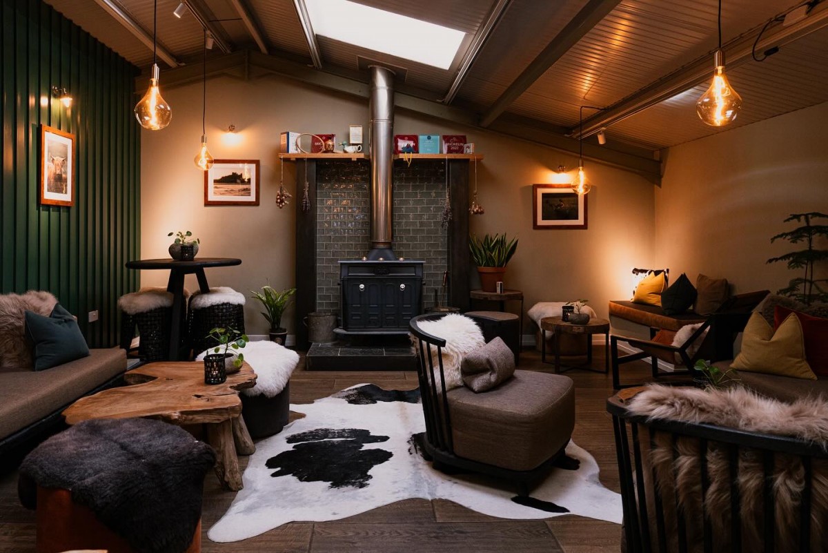 Pine, Dining / restaurant