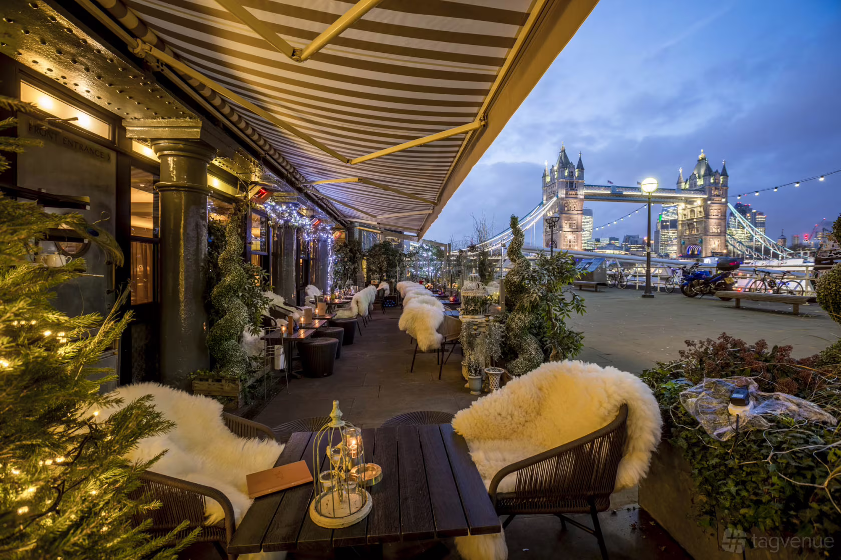 Le Pont de la Tour, Riverside Terrace