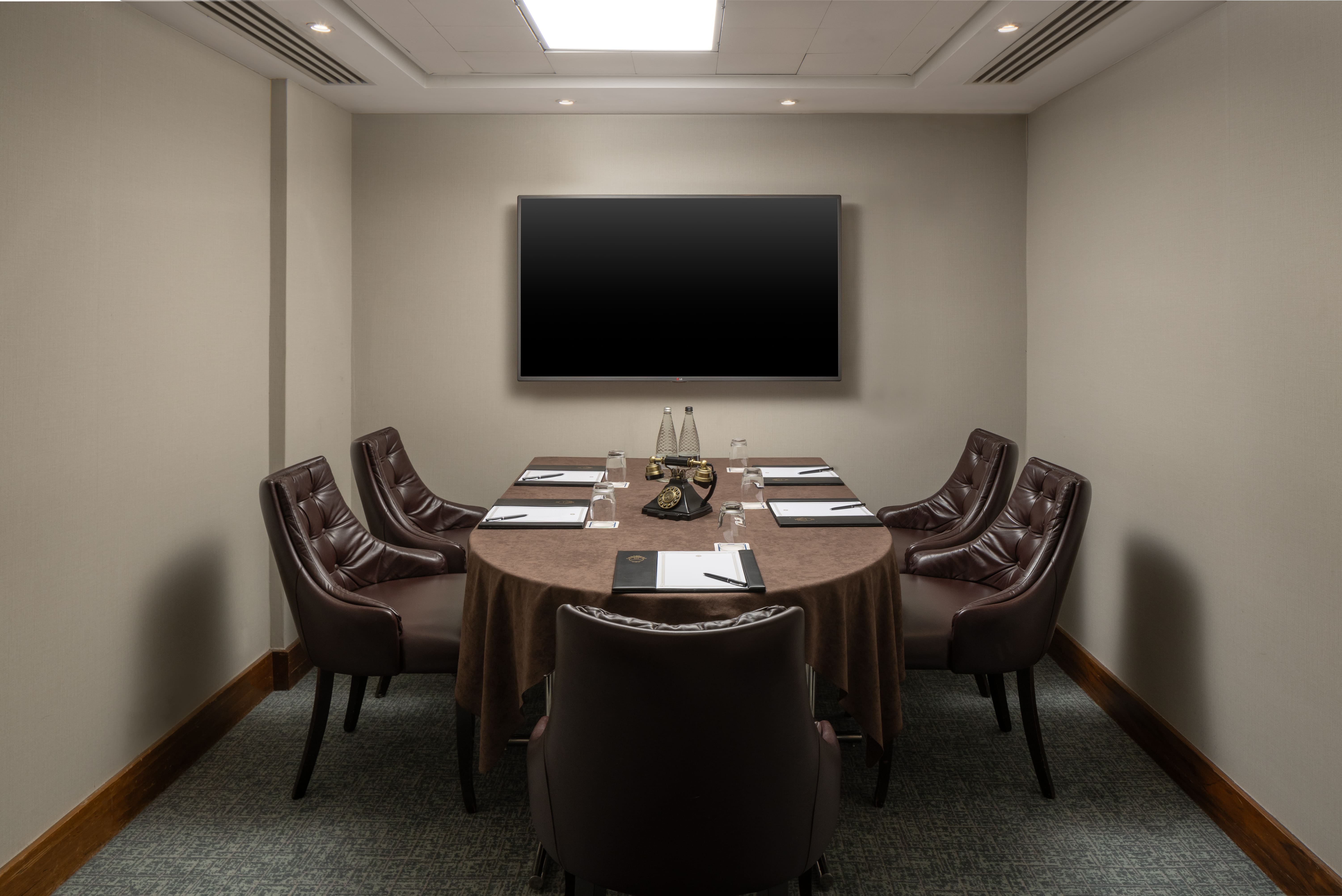 The Waldorf Hilton, London, Syndicate