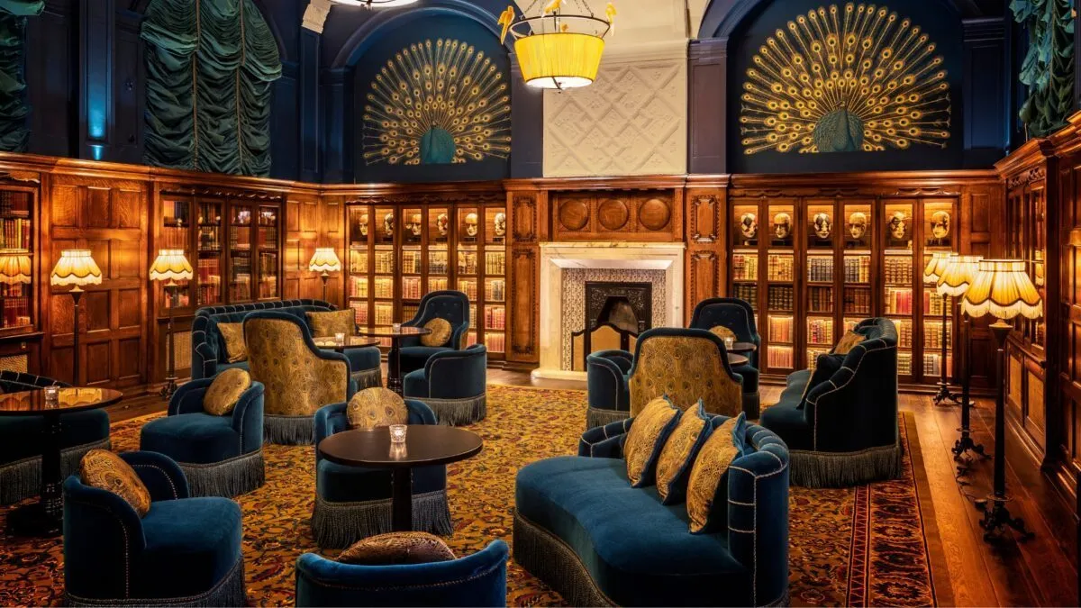 L'oscar London, The Library