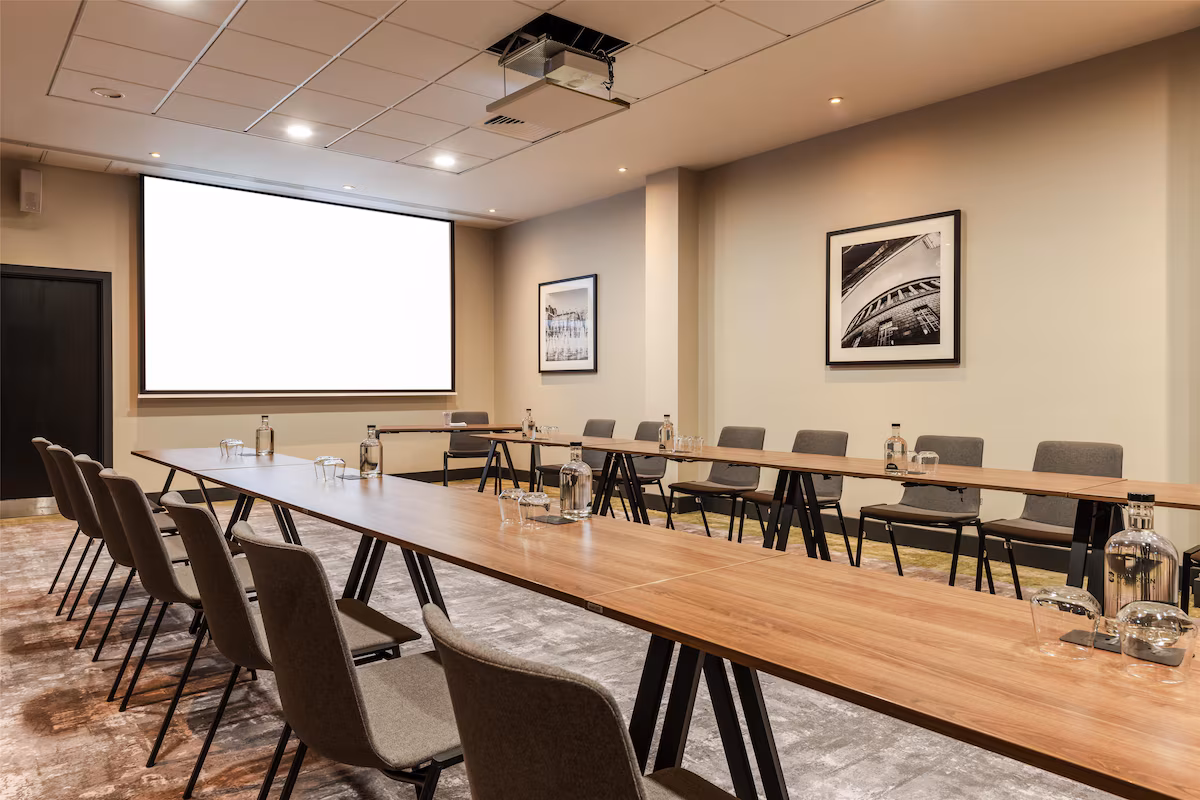 Radisson Hotel Manchester City Centre, A Verified Net Zero Hotel, Meeting room