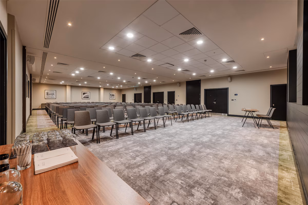 Radisson Hotel Manchester City Centre, A Verified Net Zero Hotel, Meeting room