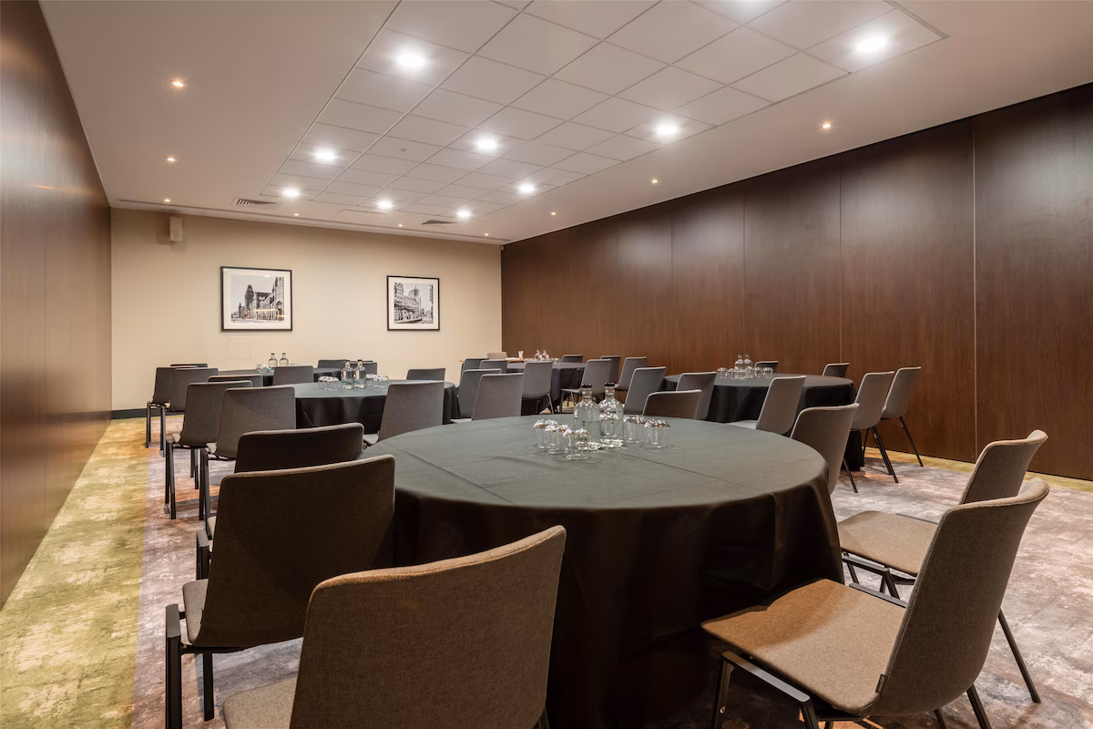 Radisson Hotel Manchester City Centre, A Verified Net Zero Hotel, Meeting room