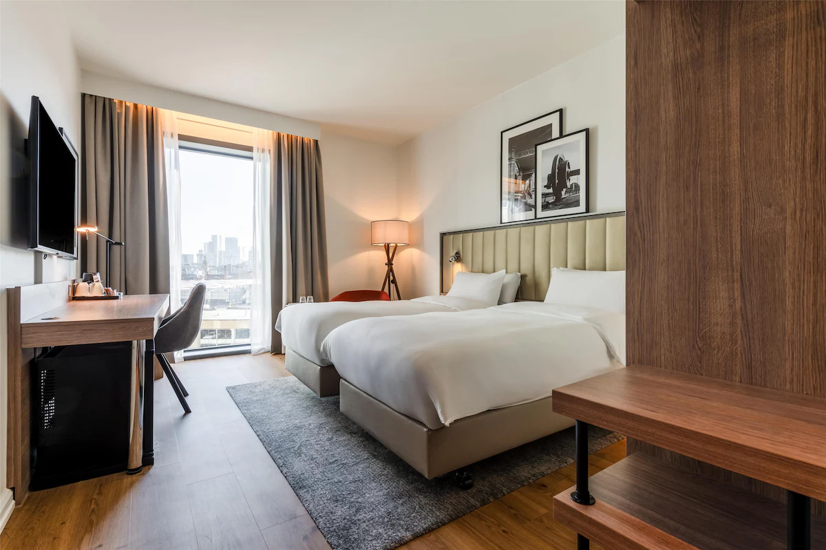 Radisson Hotel Manchester City Centre, A Verified Net Zero Hotel, Bedroom
