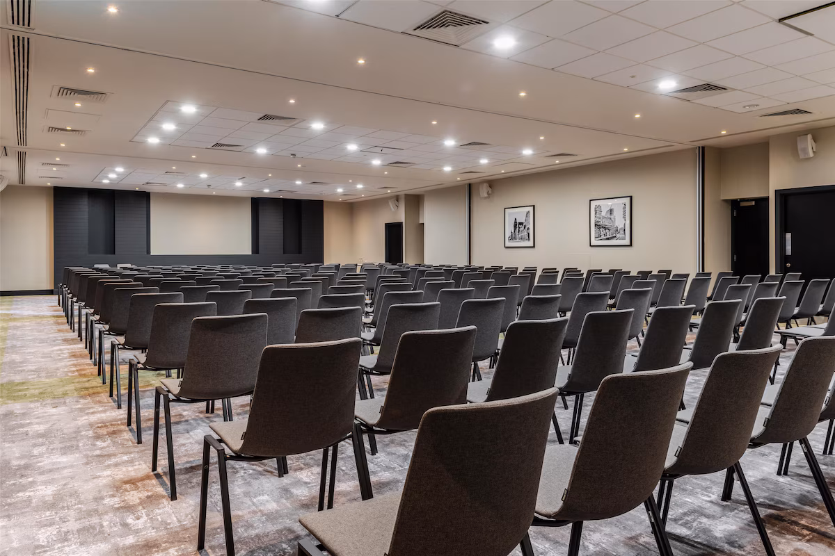 Radisson Hotel Manchester City Centre, A Verified Net Zero Hotel, Meeting room