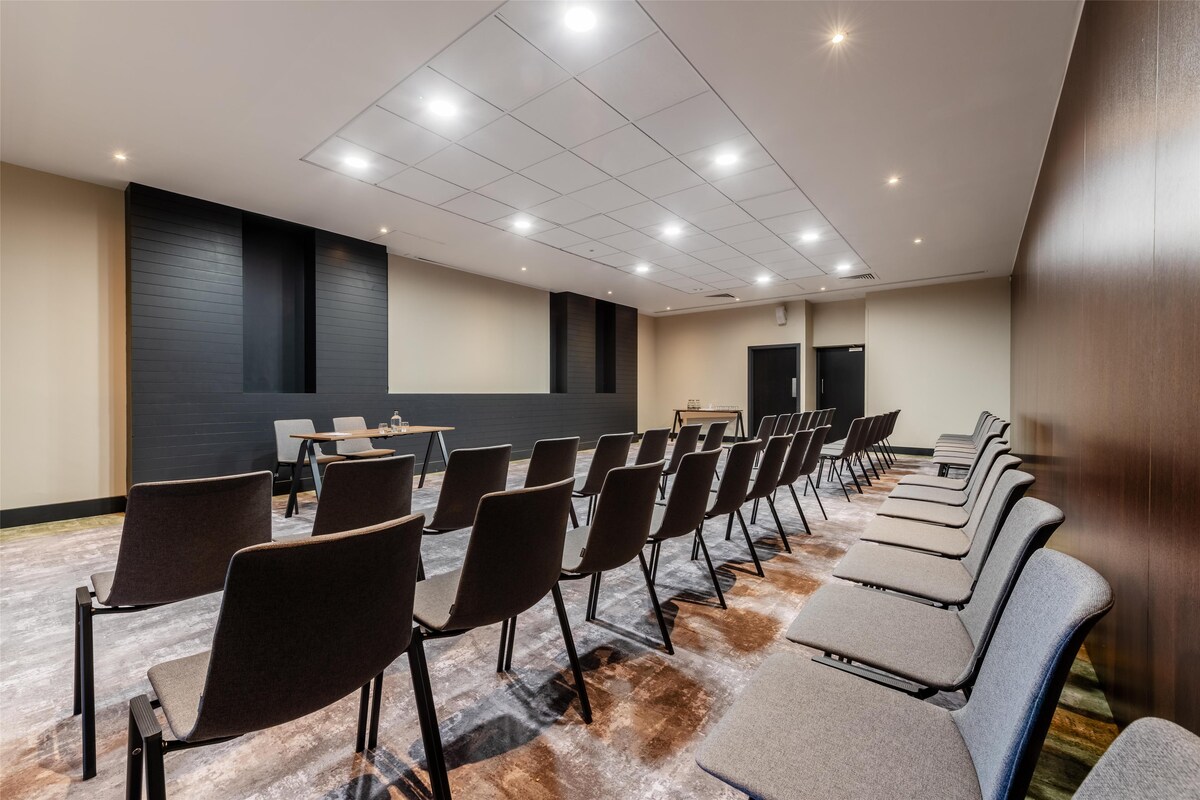 Radisson Hotel Manchester City Centre, A Verified Net Zero Hotel, Meeting room