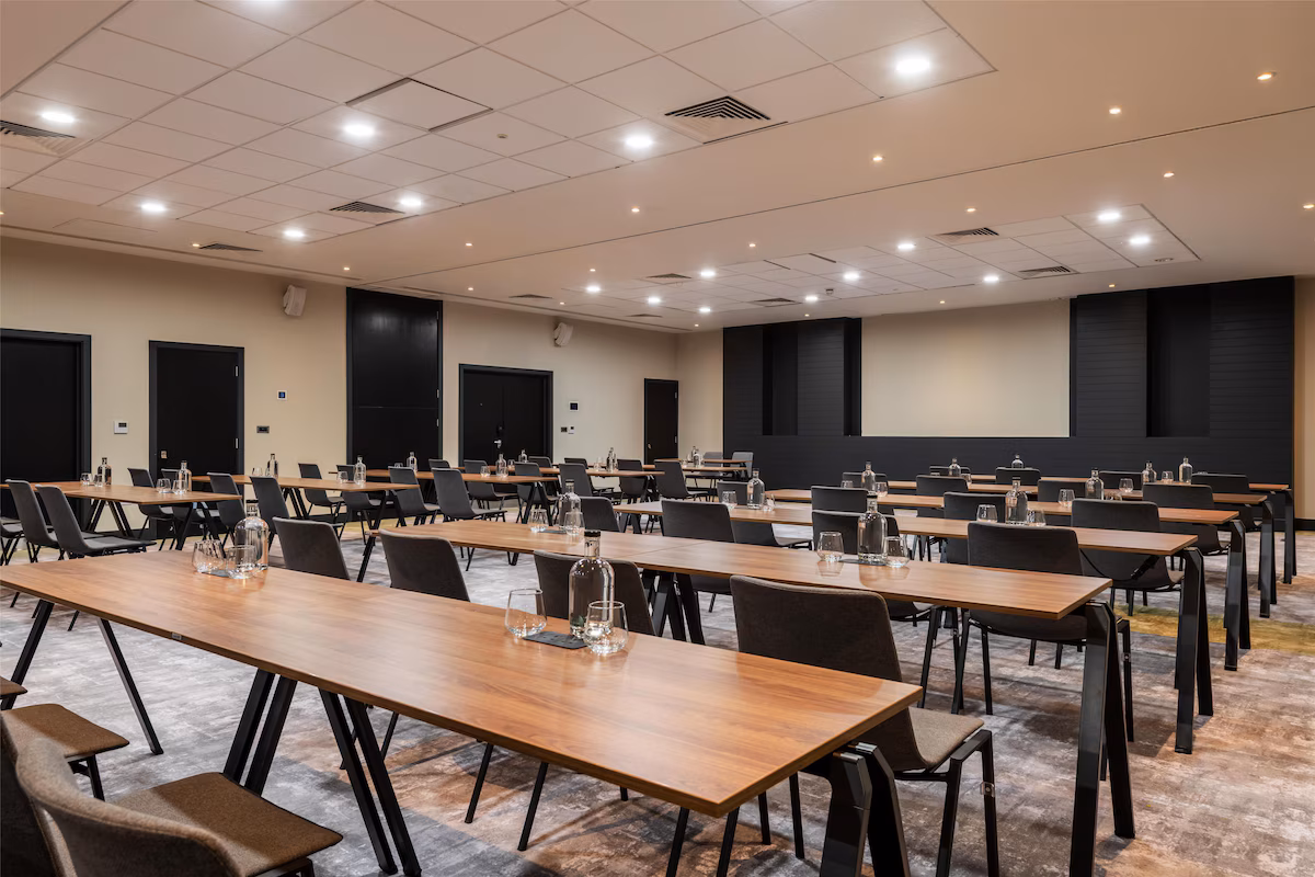 Radisson Hotel Manchester City Centre, A Verified Net Zero Hotel, Meeting room