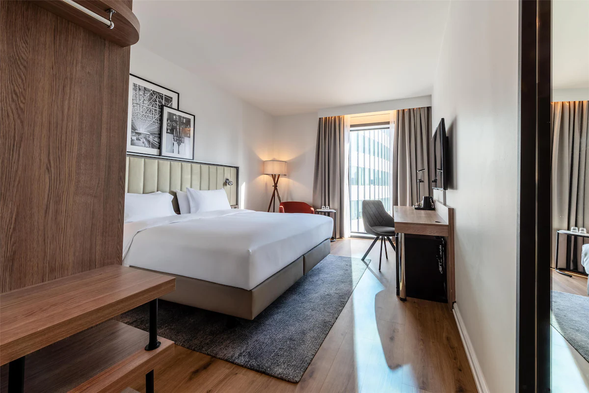 Radisson Hotel Manchester City Centre, A Verified Net Zero Hotel, Bedroom