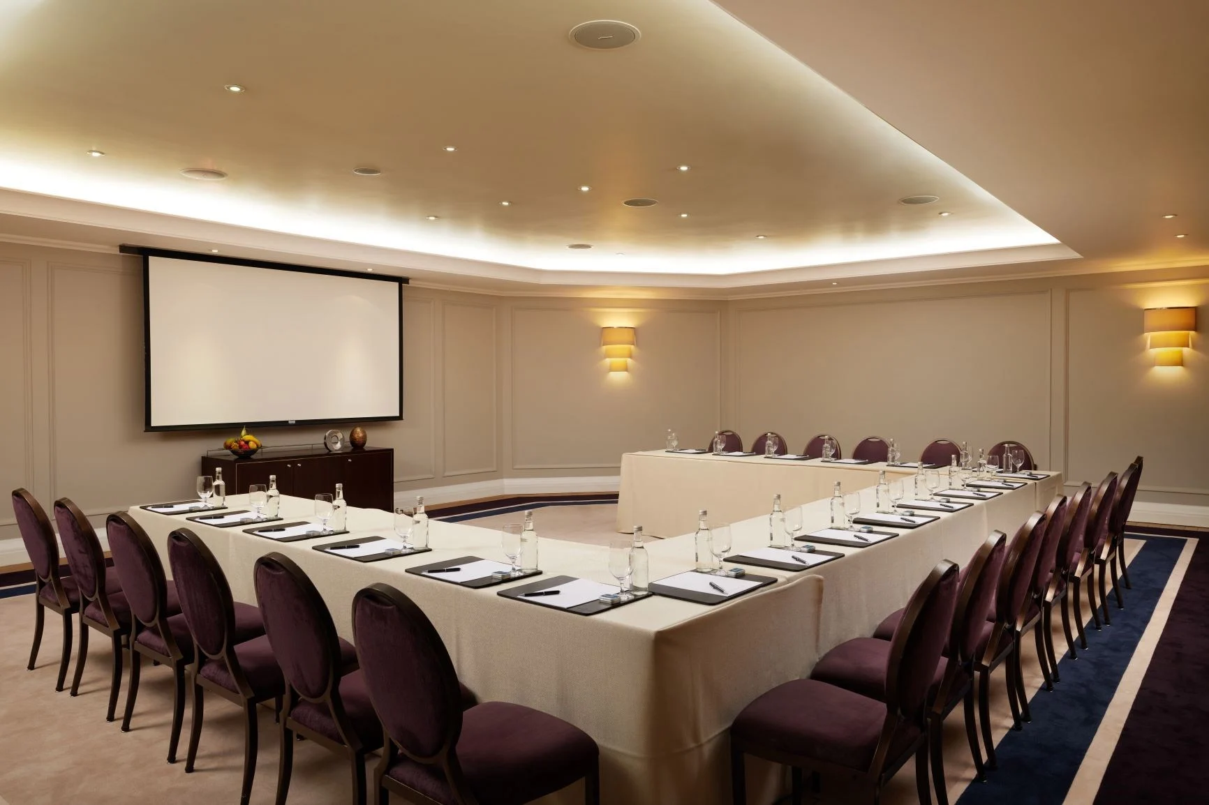 Corinthia, The Nelson Room