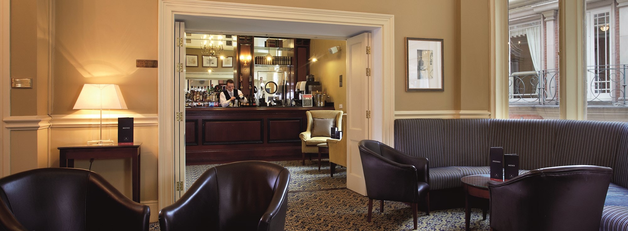 Macdonald Burlington Hotel, Bar