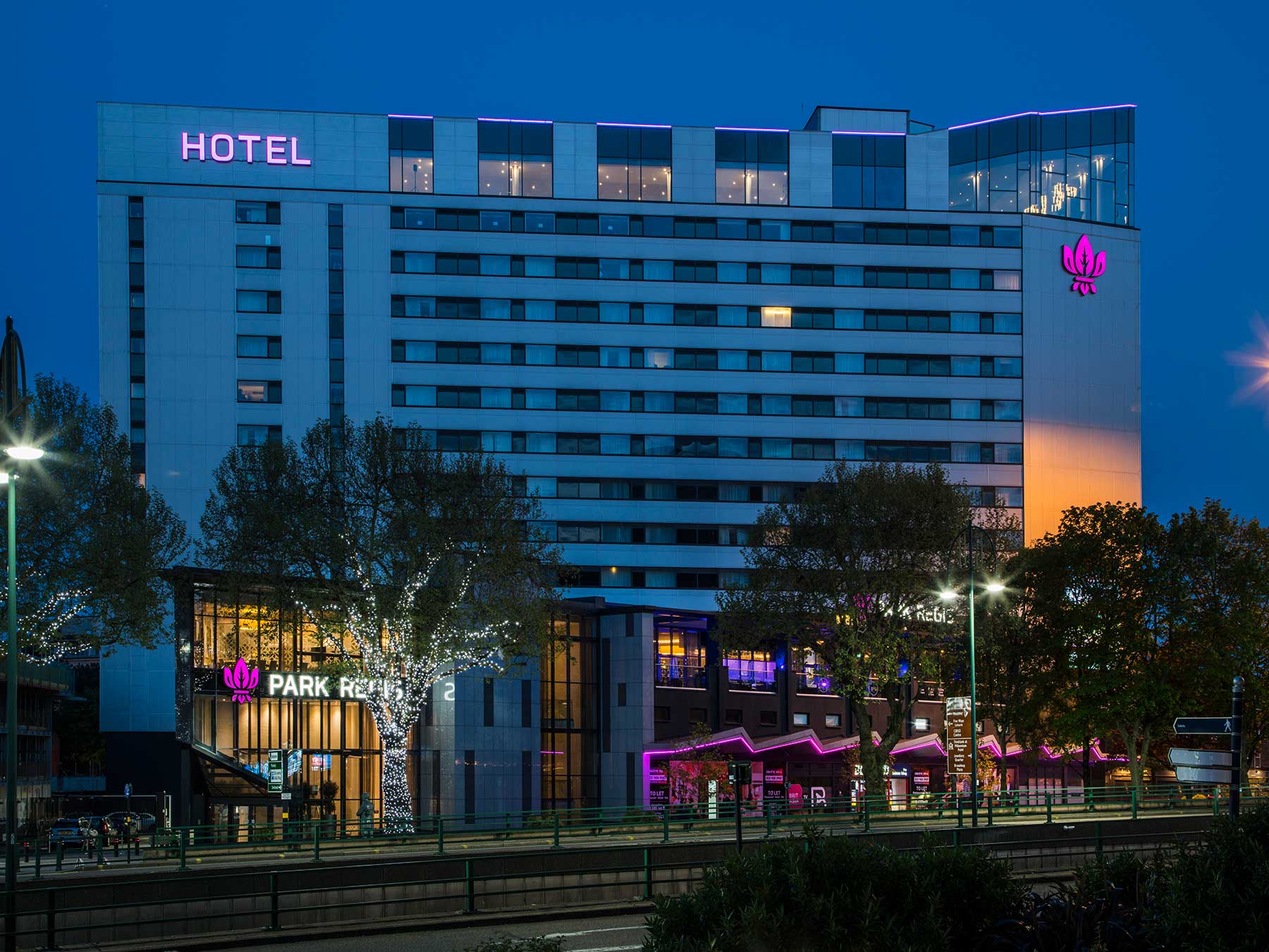 Park Regis Birmingham, Exterior