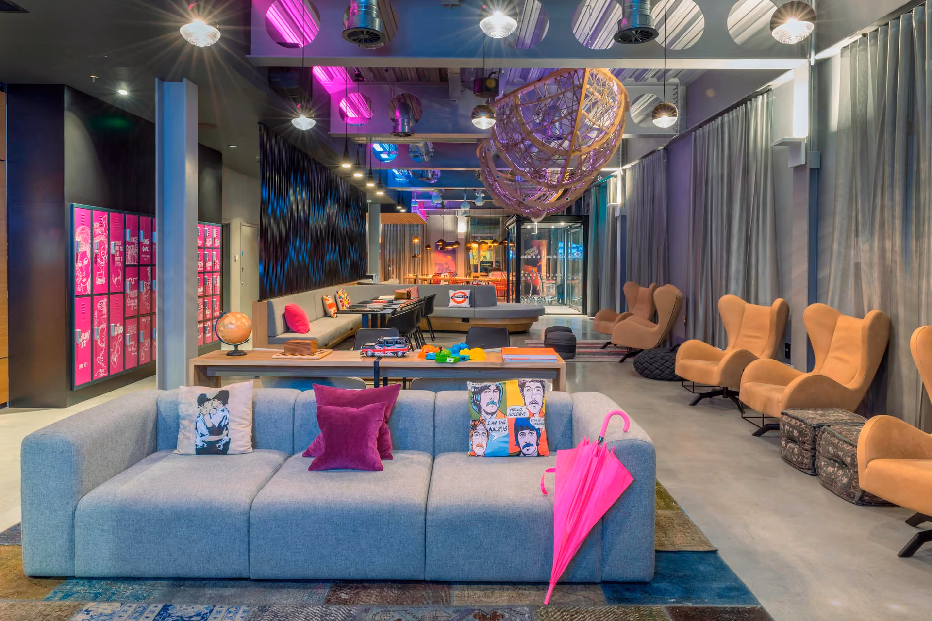 Moxy London ExCeL, Reception / foyer