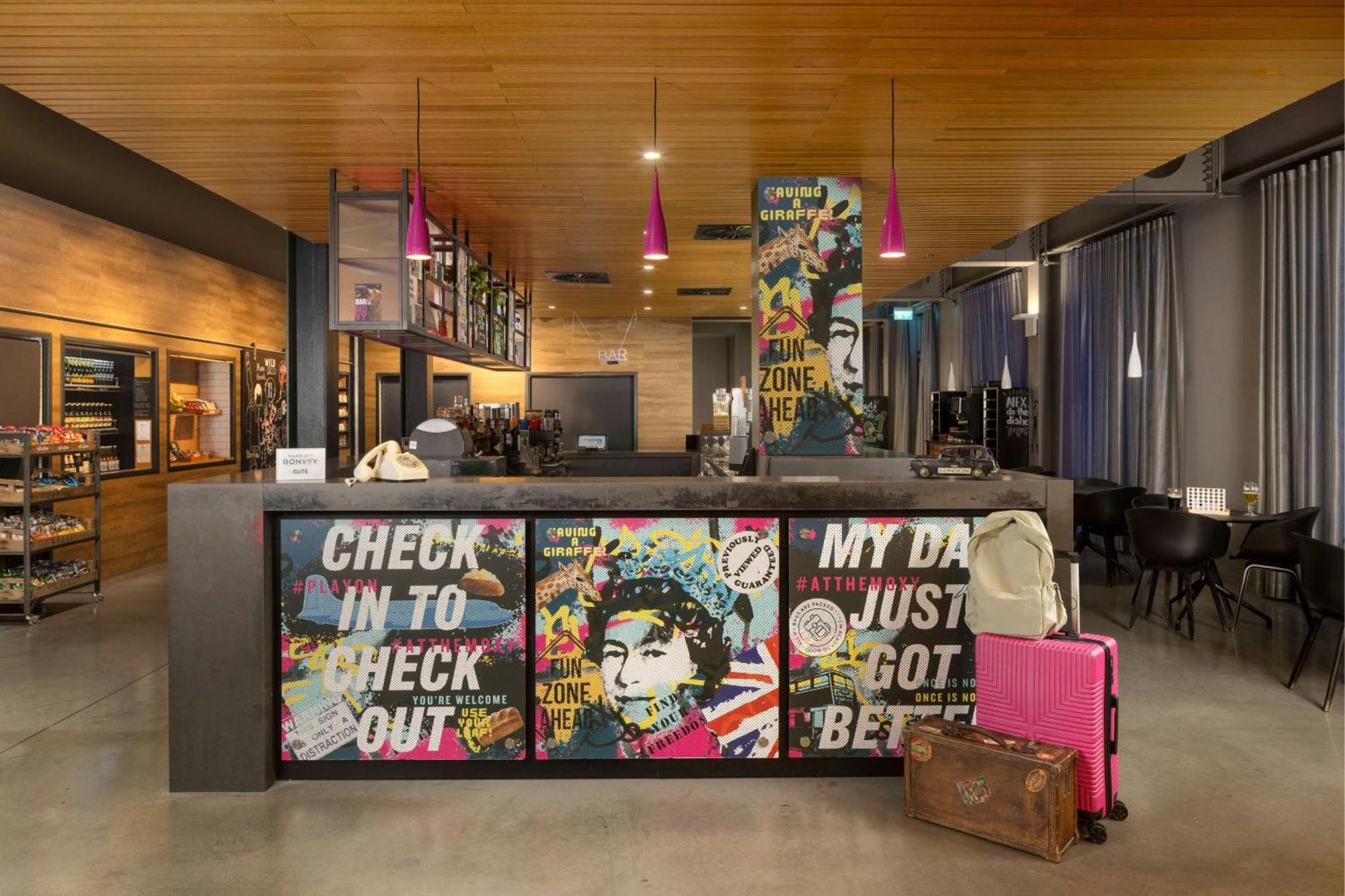 Moxy London ExCeL, Reception / foyer