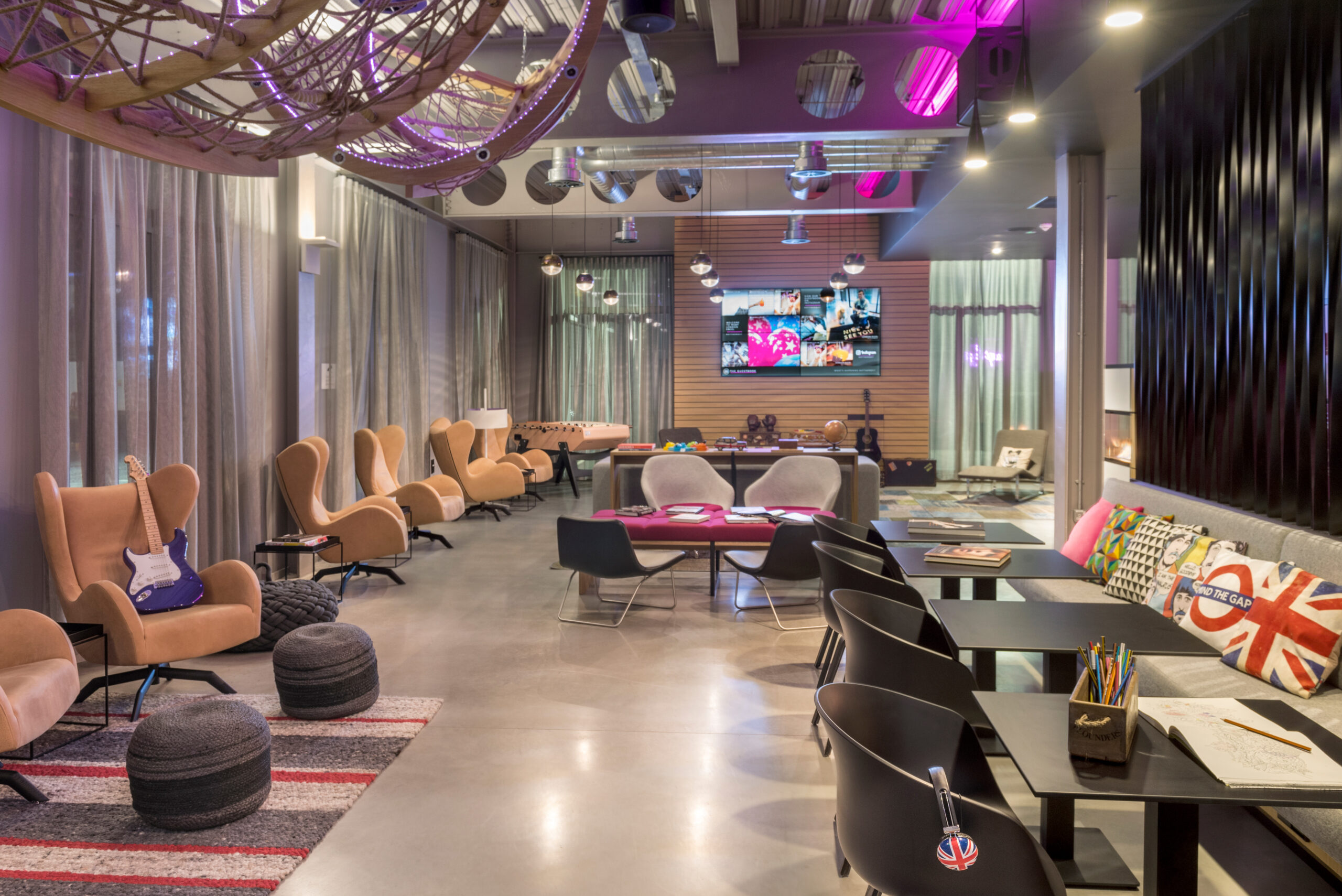 Moxy London ExCeL, Reception / foyer